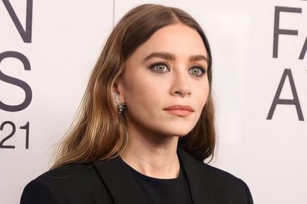 Ashley Olsen MARRIES longtime beau Louis Eisner during secret ceremony