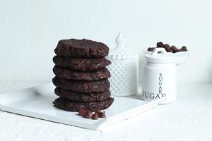 These flourless double chocolate almond cookies are absolutely delicious!