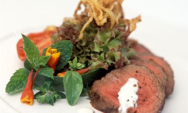 Seared fillet of beef with crispy onions and horseradish dressing
