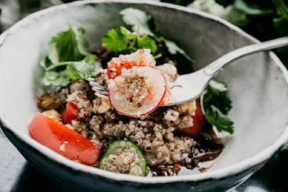 Chicken fajita quinoa bowls are our new favourite kind of Sunday meal prep