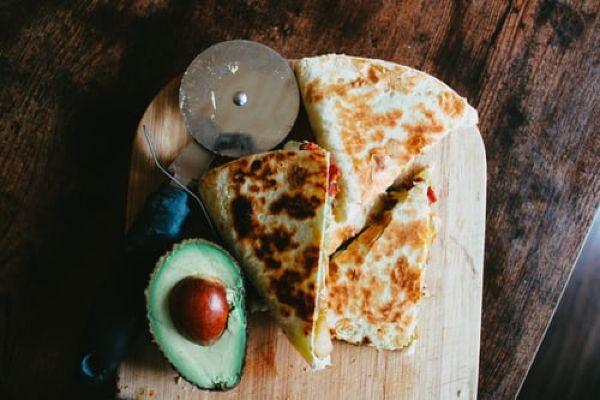 Stuck for lunch inspo? Try out these spicy ham and cheese quesadillas!