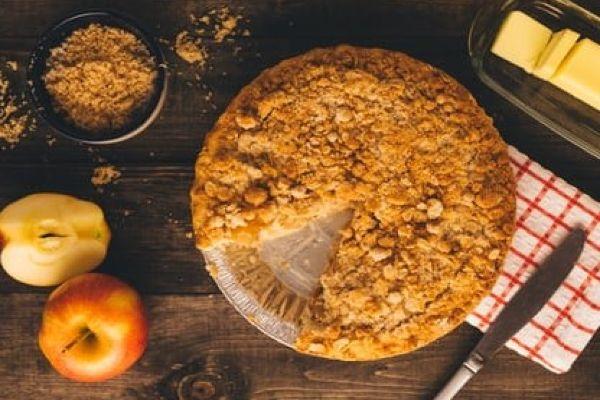 Dessert time: The crumbly crust on this delicious apple pie recipe is to die for!