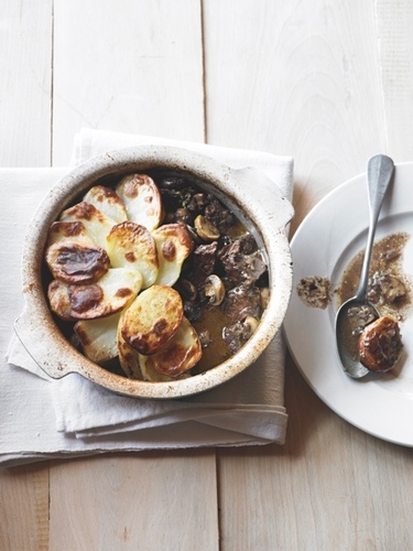 Beef and red wine hotpot