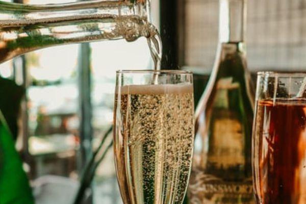 4 champagne cocktail recipes that will certainly glam up your Christmas Day!