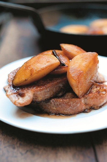 French toast with caramelised apples
