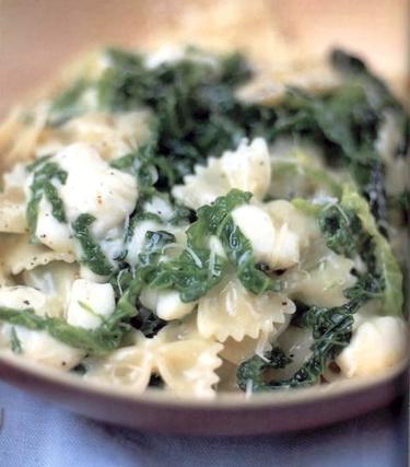 Farfalle with Savoy cabbage, pancetta, thyme and mozzarella