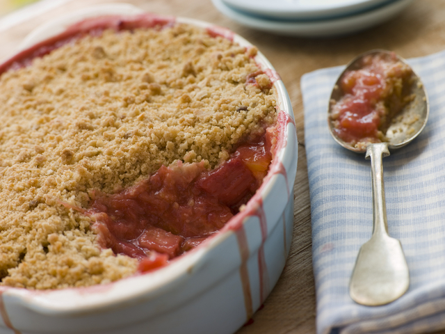 Rhubarb crumble