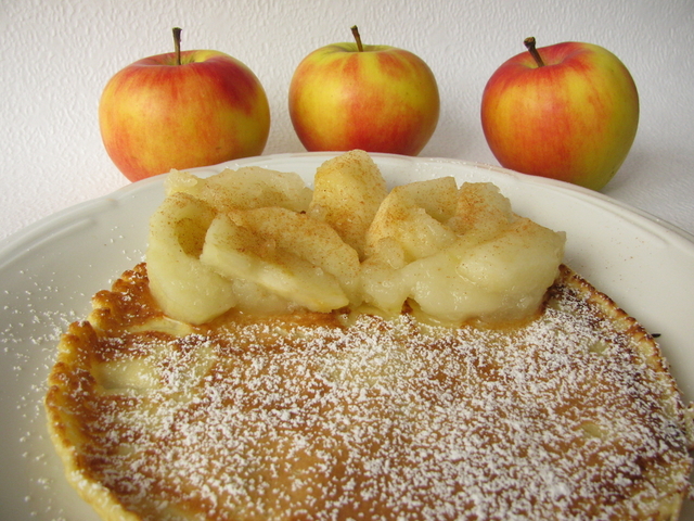 Apple and cinnamon hot cakes