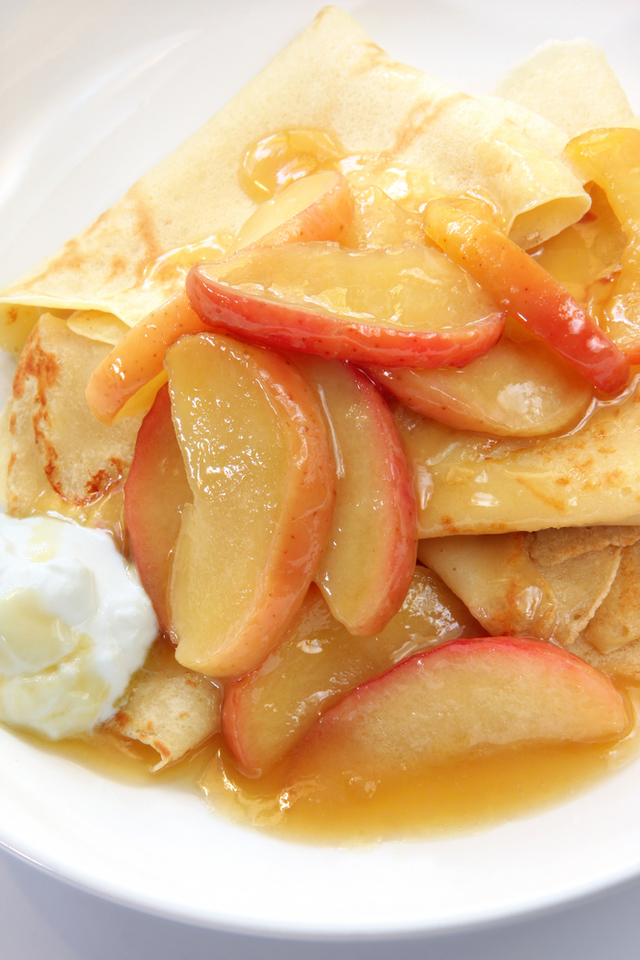 Toffee apple crepes