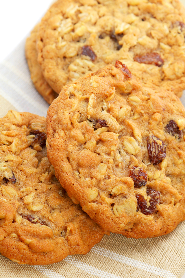 Oat and raisin cookies