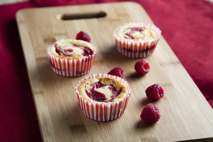 Raspberry swirl cheesecake cupcakes