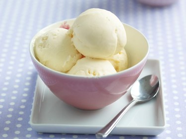 Marshmallow fluff strawberry and vanilla ice cream