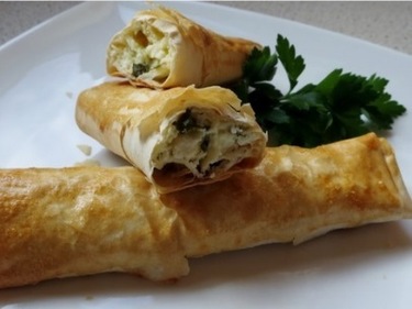 Sigara boregi – crispy cheese and herb filled pastry rolls
