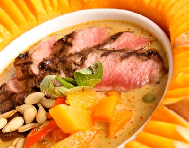 Red pumpkin curry with grilled beef