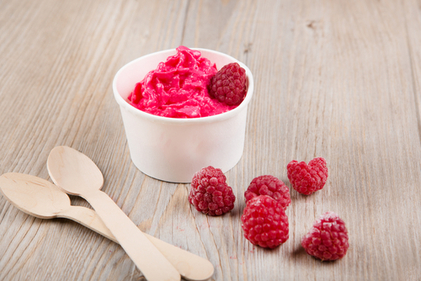 Raspberry frozen yoghurt