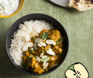 Chicken and pea korma with tzatziki