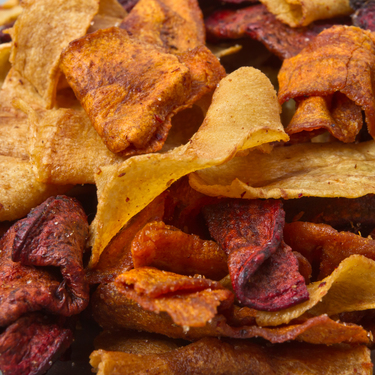 Baked carrot crisps with a hint of curry