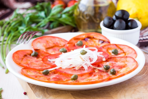 Tomato carpaccio with capers