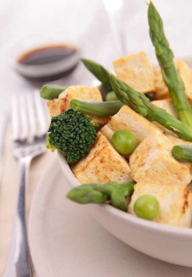 Tofu with chilli asparagus, broccoli and rice
