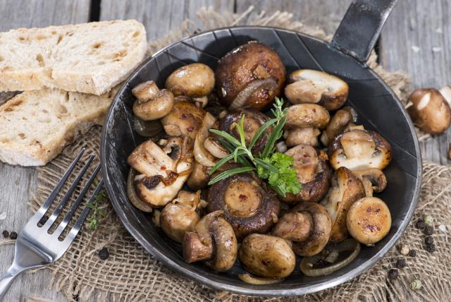 Baked mushrooms with ricotta cheese and pesto