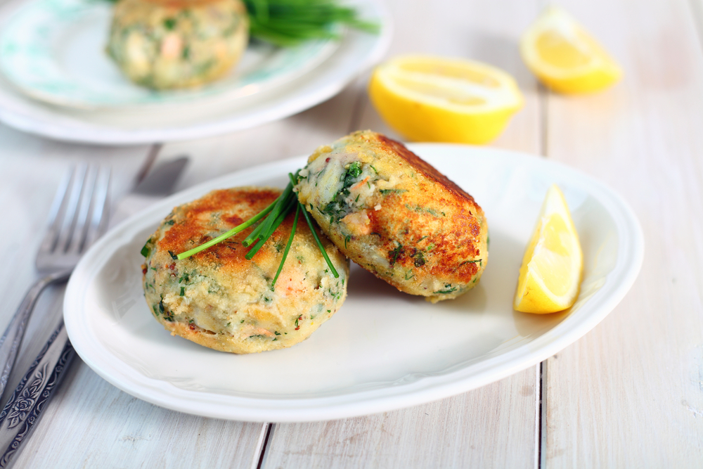 Smoked haddock with spinach, potato cakes MummyPages.uk