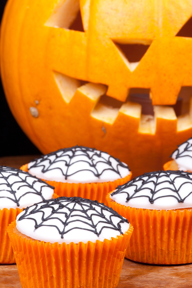 Spider-web cupcakes