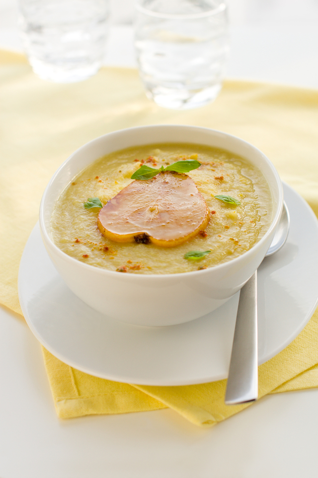 Spicy parsnip with ham soup