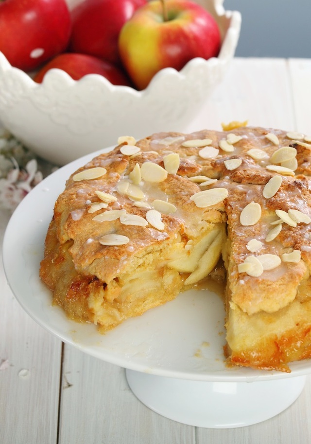 Apple almond cake