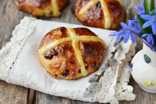 Hot cross muffins