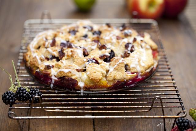 Blackberry apple cake