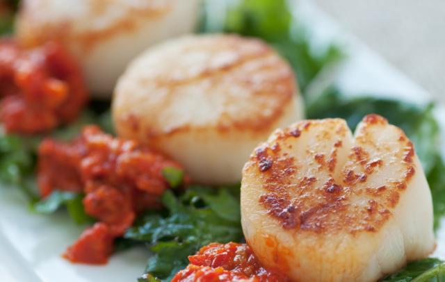 Seared scallops with sweet chilli sauce