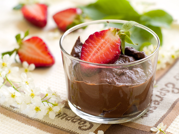 Chocolate mousse with berries 