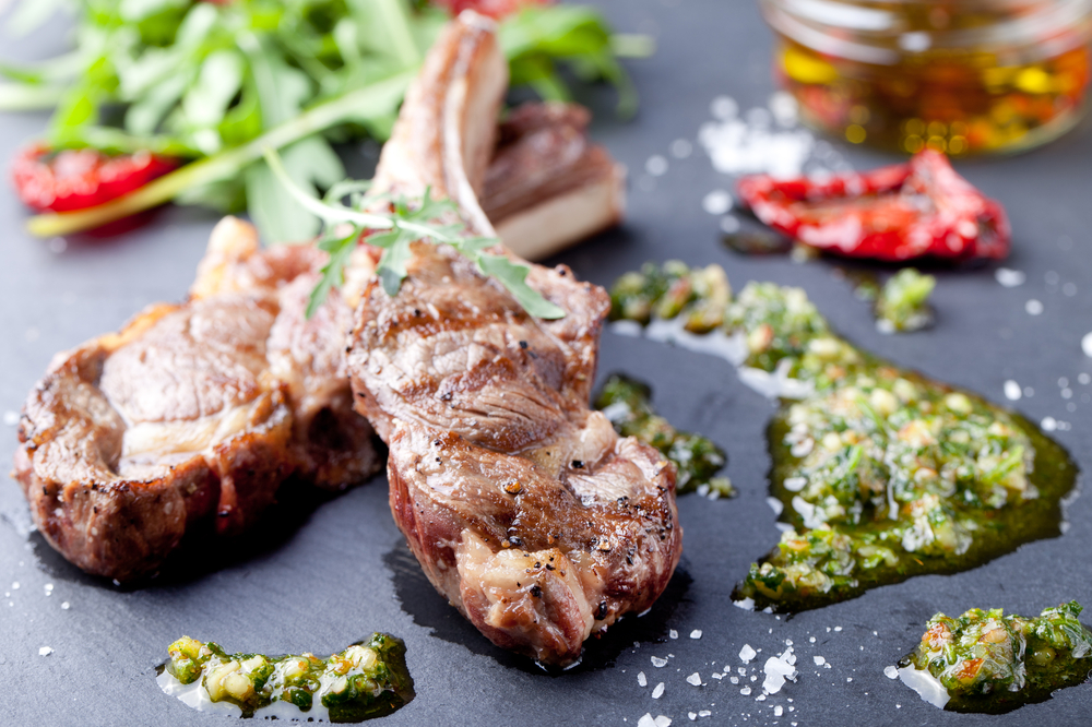 Lamb chops with fresh mint and herb sauce | MummyPages.uk