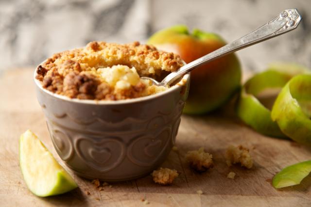 Budget friendly apple crumble 