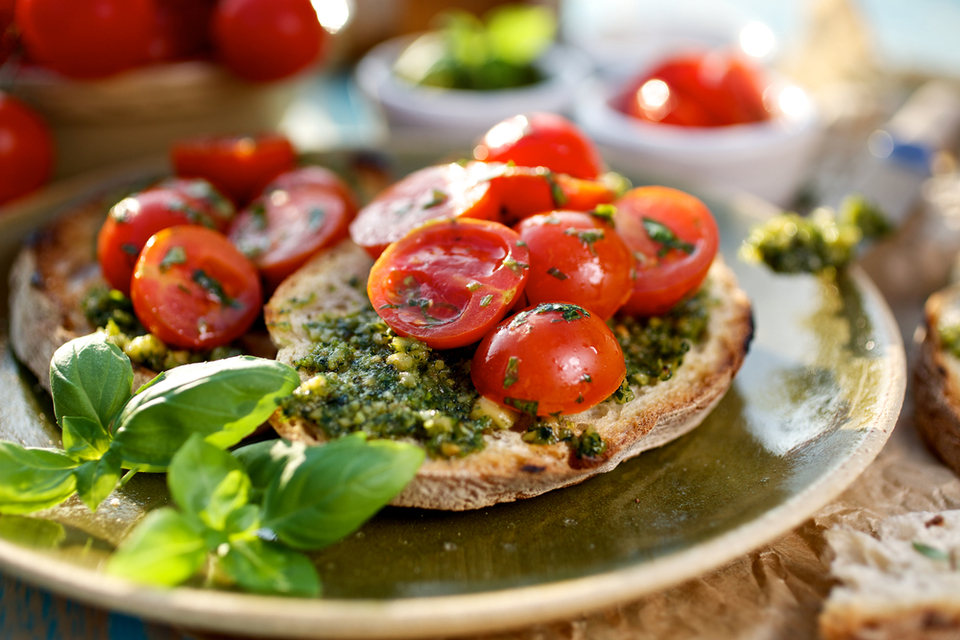 Garlic pesto toasts with cherry tomatoes MummyPages.uk