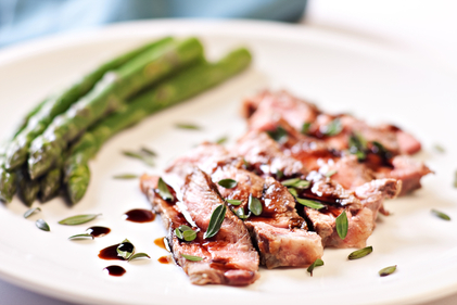  Grilled balsamic steak and asparagus