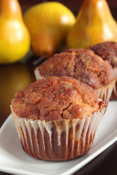 Pear with oat muffins