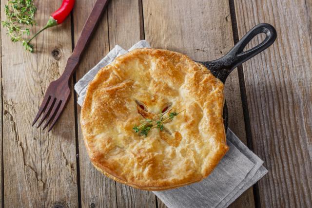 Chicken and thyme pie