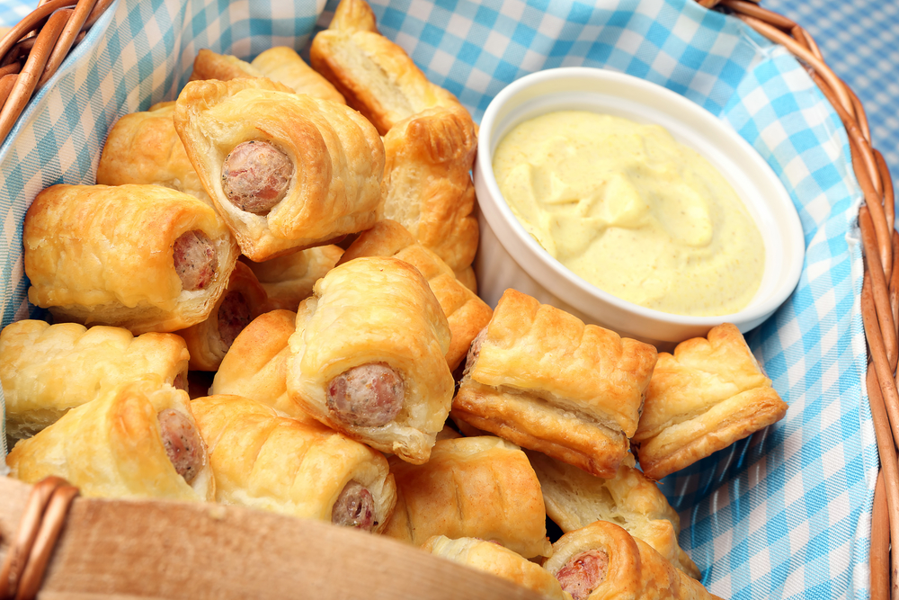 how to keep sausage rolls warm for a picnic