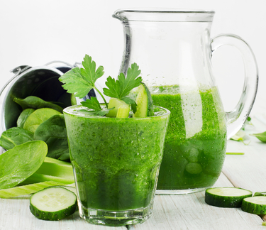 Cucumber, spinach and pear smoothie 