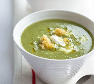 Lettuce with spring onion soup 