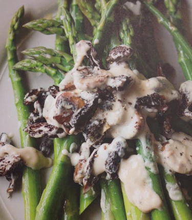 Asparagus and mushrooms with cheese sauce
