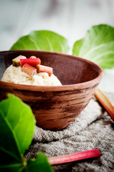 Rhubarb and custard ice-cream