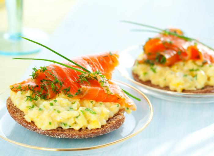 Scrambled eggs and smoked salmon on soda toast MummyPages.uk