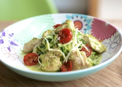 Chicken and pesto zoodles 