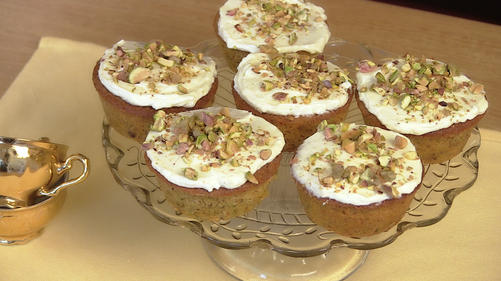 Mini pistachio cakes