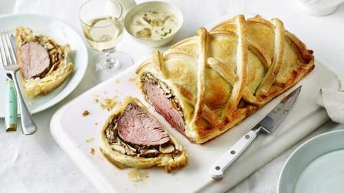 Beef Wellington with tarragon sauce