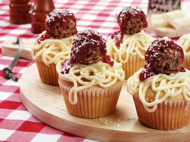 Spaghetti and meatball muffins