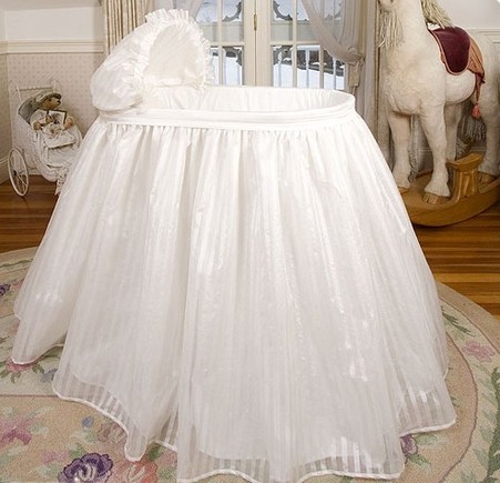 Bambini Bassinet with Linens