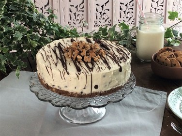 Chocolate chip cookie cheesecake